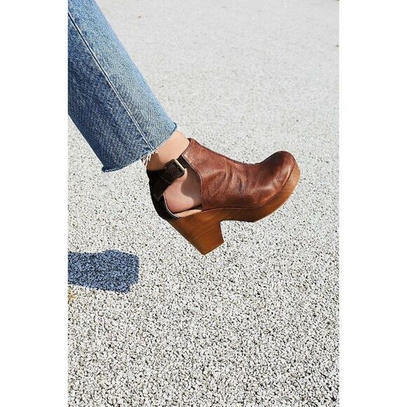 NEW FREE PEOPLE Sz 40 AMBER ORCHARD LEATHER WOOD CLOG IN CHOCOLATE - Picture 1 of 8